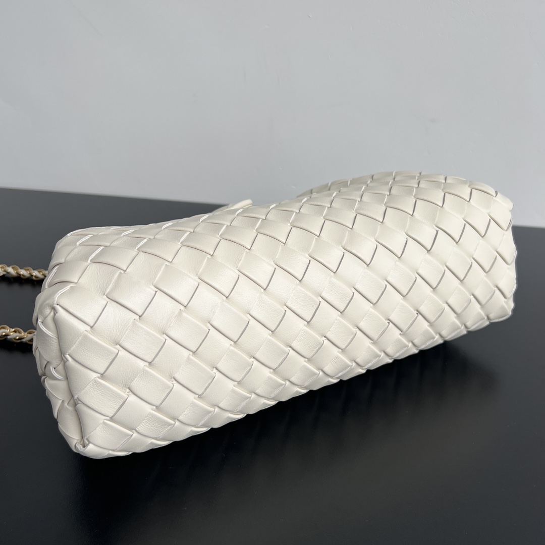 Teen Lauren 1980 Padded Intrecciato Leather Clutch With Chain White